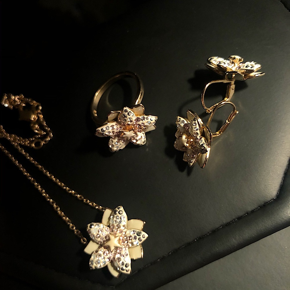 Swarovski Flower Set (necklace, earrings, ring)